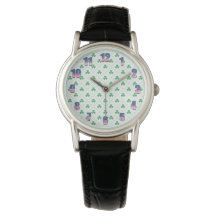 Reloj de cuero negro con patrón de trébol y diseño