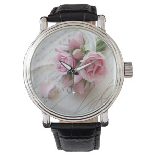Pulsera rosas en el reloj del siglo XVIII de la página