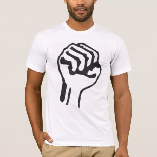 Puño aumentado de la camiseta de la protesta