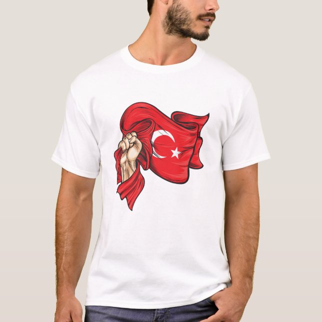 Puño con bandera nacional de la camiseta de Turquí (Anverso)