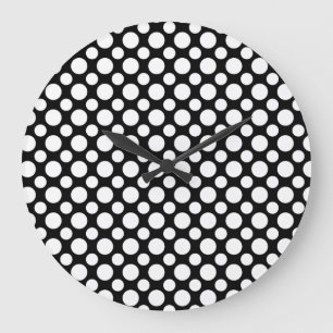 Puntos de polka blancos en el reloj de pared negra