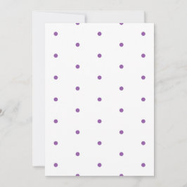 Puntos de polka púrpura en el libro blanco