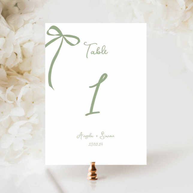 Puntual mano dibujada Bow Sage Green Table Number (Subido por el creador)