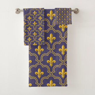 Purple and gold fleur-de-lys quatrefoil pattern