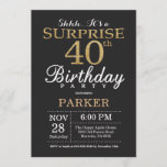 Purpurina de oro de la invitación de cumpleaños nú<br><div class="desc">Sorpresa 40 cumpleaños invitación con Purpurina de oro Chevron. Cartel.  Purpurina negro y oro. Cumpleaños de adultos. Invitación a cumpleaños de hombre o mujer. Para más personalización,  haga clic en el botón "Personalizar" y utilice nuestra herramienta de diseño para modificar esta plantilla.</div>