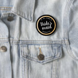 Purpurina de oro Fiesta de novias en el botón Nomb<br><div class="desc">Este botón negro en el accesorio perfecto para un grupo de amigos o una fiesta nupcial en la ciudad celebrando la fiesta de la soltera. Con un texto 100% personalizable y un anillo de bonito de falso purpurina de oro, este botón unifica a tu fiesta sin sentirse cursi y actúa...</div>