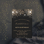 Purpurina de oro negro de cumpleaños brillo<br><div class="desc">Una invitación moderna, elegante y glamurosa para una fiesta de cumpleaños número 40 (o cualquier edad). Un fondo negro decorado con un falso purpurina y un brillo. El nombre está escrito con un guión moderno de estilo con letras a mano de colores dorados. Personalice y agregue los detalles de su...</div>