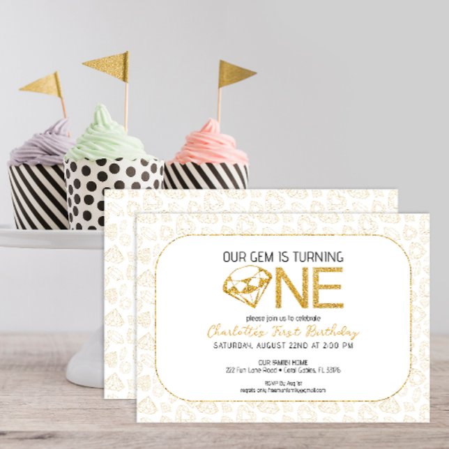 Purpurina Gema de Oro Primera Invitación de Cumple (minimalist gem birthday party invitation in glitter gold, bold typography)