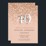 Purpurina Girly destellante moderno cumpleaños 40<br><div class="desc">40.º melocotón rosa chispeante efecto invitación de cumpleaños. Diseño monocromo de texto de escritura moderna. Parte de una colección.</div>