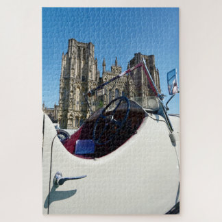 Puzzle 1934 Riley 9 Lynx Tourer en la Catedral de Wells