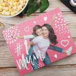 Puzzle #1 Mamá regalo de diversión con fotos completas pa<br><div class="desc">Captura un recuerdo familiar especial o una ocasión con nuestro hermoso rompecabezas de fotos familiares personalizadas. El diseño incluye una foto completa del diseño. "#1 Mamá" se muestra en un hermoso guión de pincel a la moda sobre blanco con corazones divertidos y patrones de puntos. Haga un recuerdo familiar especial...</div>