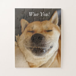 Puzzle akita japonesa divertida con una sonrisa tierna