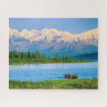 Puzzle Alce macho en Wonder Lake<br><div class="desc">Wonder Lake,  alce macho se alimenta de vegetación,  montañas de Alaska en la distancia,  Parque Nacional Denali,  Alaska</div>