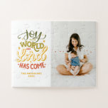 Puzzle Alegría al mundo que el Señor ha venido. Navidades<br><div class="desc">Navidades religiosos fotografían rompecabezas de jigsaw "Alegría al mundo que el Señor ha llegado" con colores rojos verdes amarillos para las vacaciones de invierno.</div>
