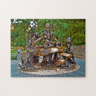 Puzzle Alice en el parque central de Wonderland.