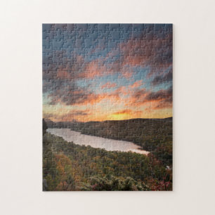 Puzzle Amanecer vívido sobre el lago de las nubes en otoñ