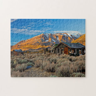 Puzzle Antigua granja a lo largo de la Hwy 395 en June La
