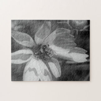 Puzzle Apuesta A La Flor En Naturaleza Blanca Y Negra
