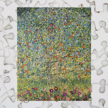 Puzzle Árbol de manzanas por Gustav Klimt, Art Nouveau vi<br><div class="desc">El árbol de manzanas (1912) de Gustav Klimt es un bonito cuadro de arte de la época victoriana. Una escena natural con un manzano en un huerto de una granja con frutos maduros y flores de manzana. El jardín florido está lleno de flores de primavera. Sobre el artista: Gustav Klimt...</div>