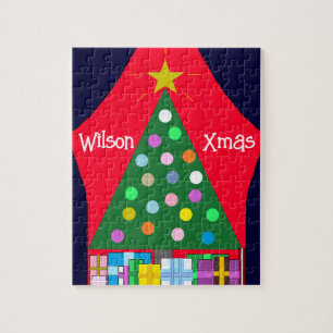Puzzle Árbol verde de Navidad con cortinas azules: