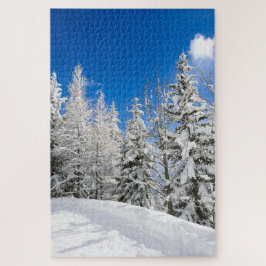 Puzzle Árboles de la nieve debajo de un cielo azul claro