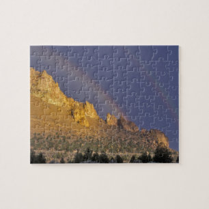 Puzzle Arcoíris doble sobre una formación rocosa cerca de