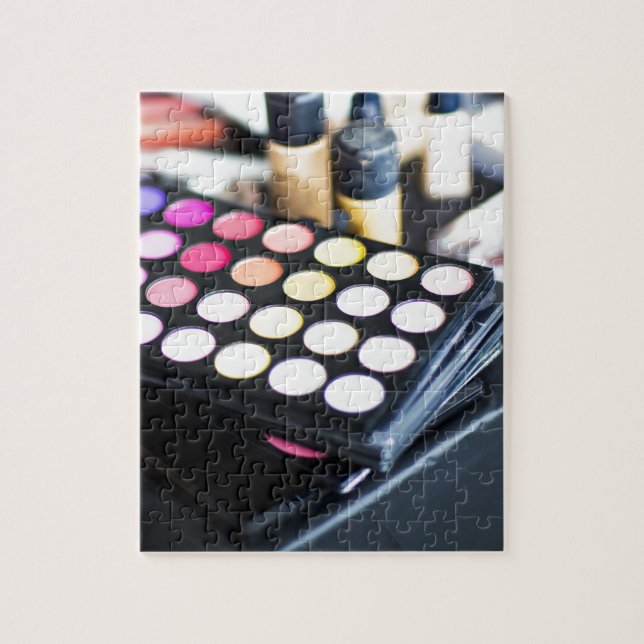 Puzzle Artista de maquillaje colorido femenino (Vertical)