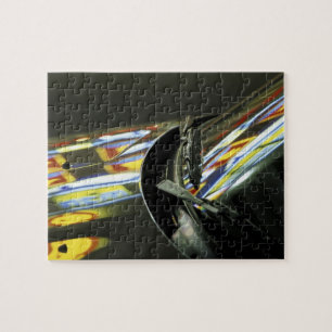 Puzzle Asia, Malasia, Melaka. Reflejos de neón en coche