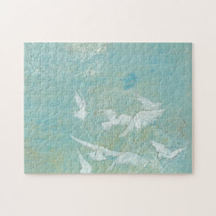Puzzle Aves blancas que vuelan por el cielo azul