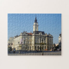 Puzzle Ayuntamiento en una plaza de la Libertad en Novi S