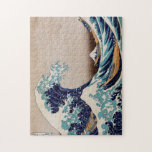 Puzzle Bajo la Gran Ola de Kanagawa<br><div class="desc">Hokusai: Kanagawa Oki Nami Ura,  aproximadamente 1832 La impresión japonesa vintage muestra una enorme ola cayendo sobre los barcos con vistas al Monte Fuji al fondo.</div>