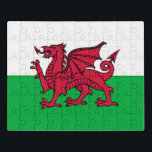 Puzzle Bandera celta del Dragón Rojo en Gales y Gales<br><div class="desc">El destino de un dragón: una nueva bandera para los celtas — Inspirado por el rico tapiz de la historia celta y la mitología, el diseño de la bandera incorpora el simbolismo celta tradicional y un poderoso dragón rojo. La paleta de colores de la bandera, con un verde vibrante y...</div>