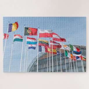 Puzzle Banderas de las naciones europeas vuelan fuera del