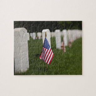 Puzzle Banderas estadounidenses en tumbas de veteranos es