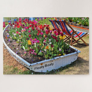 Puzzle Barca llena de flores junto al lago