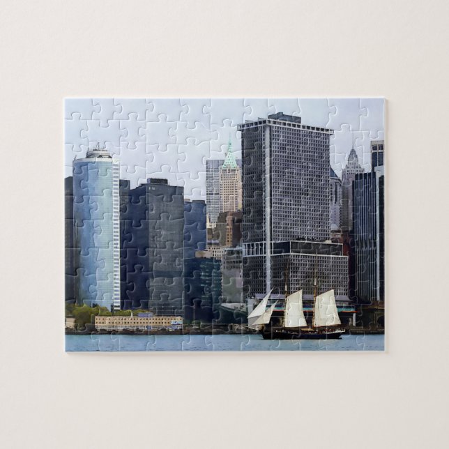 Puzzle Barcos - Velero contra el horizonte de Manhattan (Horizontal)