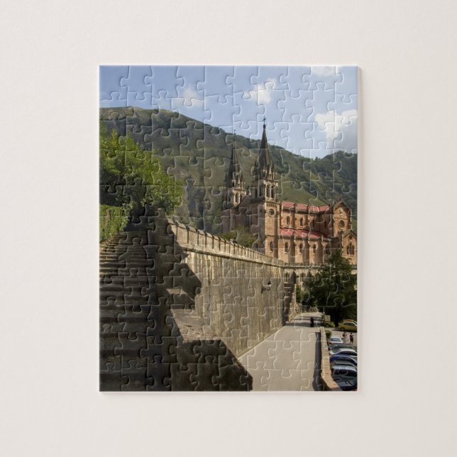 Puzzle Basílica de Covadonga, noroeste de España. (Vertical)