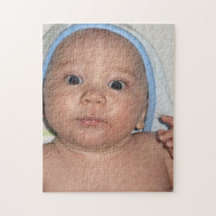 Puzzle Bebé lindo con toalla encapuchada