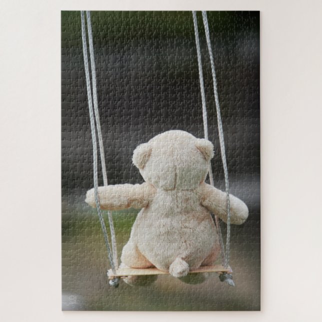 Puzzle Beer op Schommel in beweging. (Vertical)