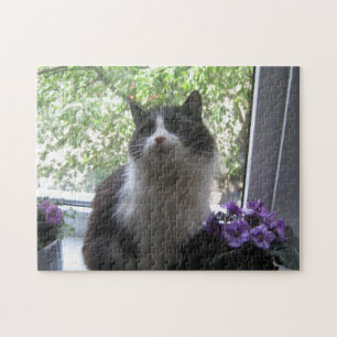 Puzzle Black and white cat and flowers.
