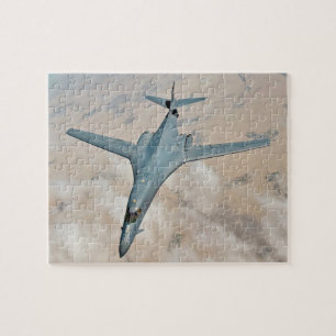 Puzzle Bombardero B-1B en vuelo con alas completamente ha