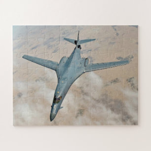 Puzzle Bombardero B-1B en vuelo con alas completamente ha