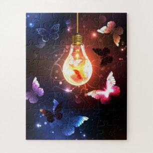 Puzzle Bombilla brillante con mariposas nocturnas
