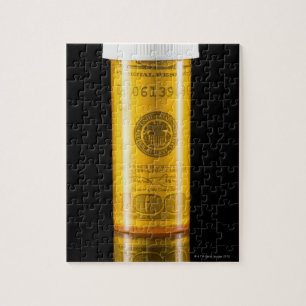 Puzzle Botella de la prescripción con cientos billetes de