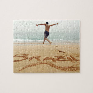Puzzle BRASIL. Hombre con el pecho desnudo llevando un tr