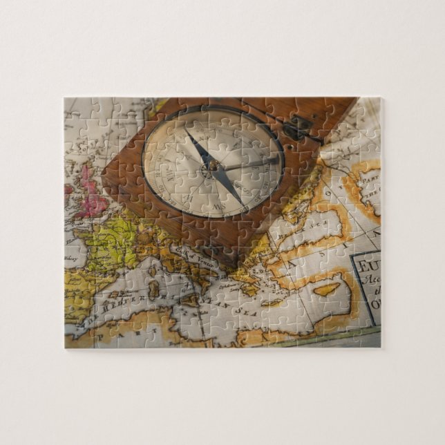 Puzzle Brújula antigua en el mapa (Horizontal)
