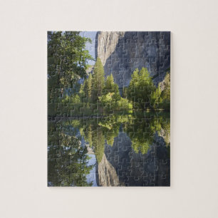 Puzzle CA, Yosemite NP, El Capitan reflejado en Merced
