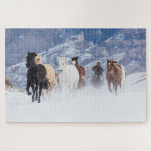 Puzzle Caballo corriendo a través de la nieve