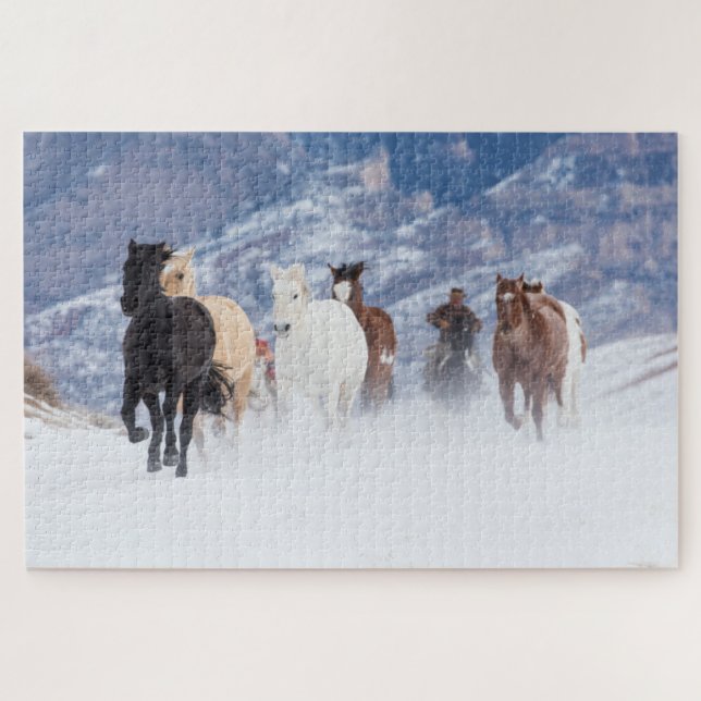 Puzzle Caballo corriendo a través de la nieve (Horizontal)