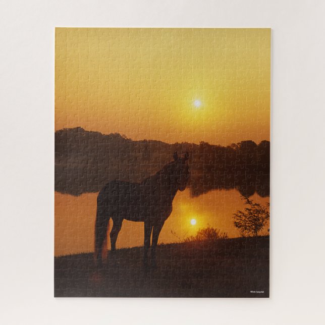 Puzzle Caballo de Montaña Rocosa de pie al atardecer (Vertical)